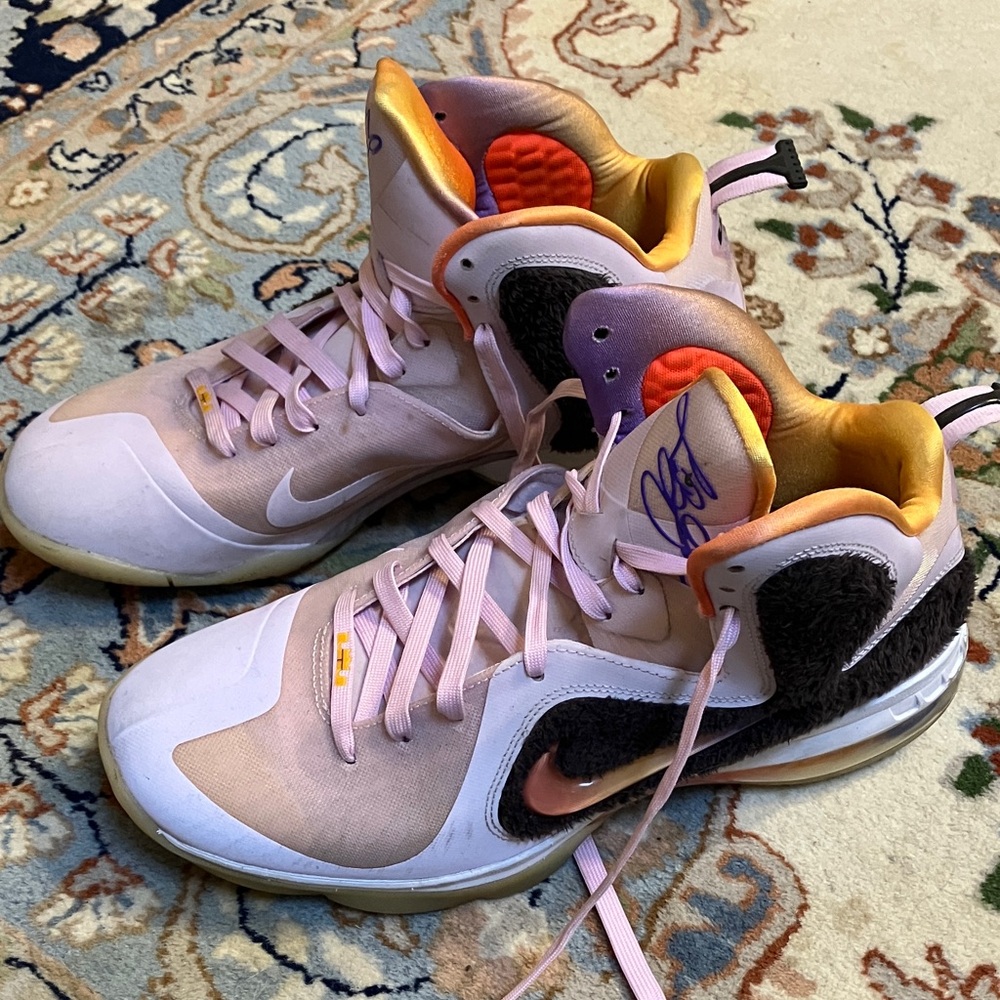 Nike LeBron 9 IX King of LA Regal Pink